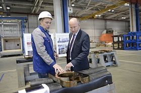 Сенатор Олег Цепкин посетил производственные площадки «Станкомаша»